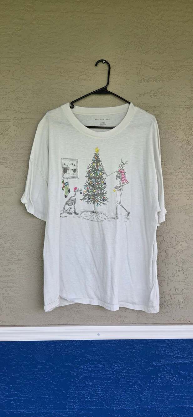 American Eagle Christmas Tree Skeleton Graphic T-Shirt L/XL White